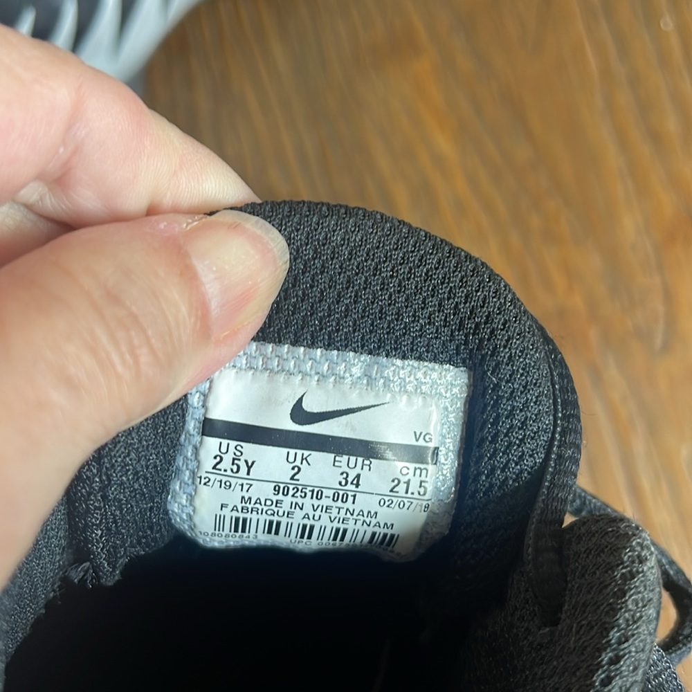 Nike Alpha black & gray size 2.5Y cleats. Used but really good condition! - Picture 10 of 11
